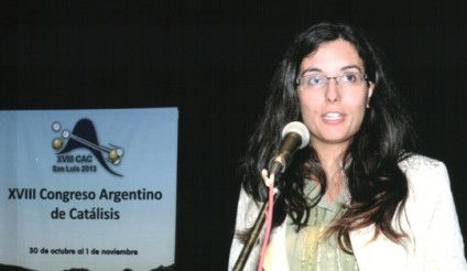 Dra. Melisa Bertero durante su exposición en el XVIII Congreso Argentino de Catálisis (San Luis, 30/10 al 01/11/13)