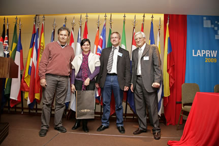 Entrega de las distinciones (izq. A der.): Lic. Juan Carlos Andini, Lic. Silvina Addona, Andr&eacute; de Kok (Holanda) e Ing. Horacio Beldom&eacute;nico (UNL)