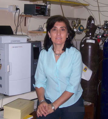 Dra. Laura Gutierrez en su laboratorio del INCAPE